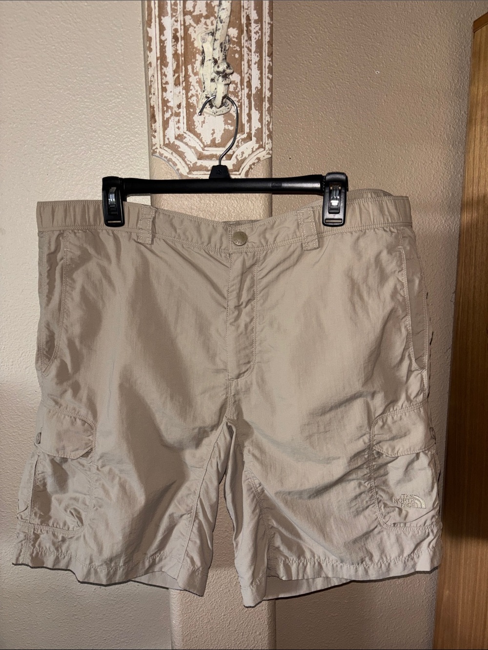 The North Face Men’s Khaki Cargo Shorts size large
